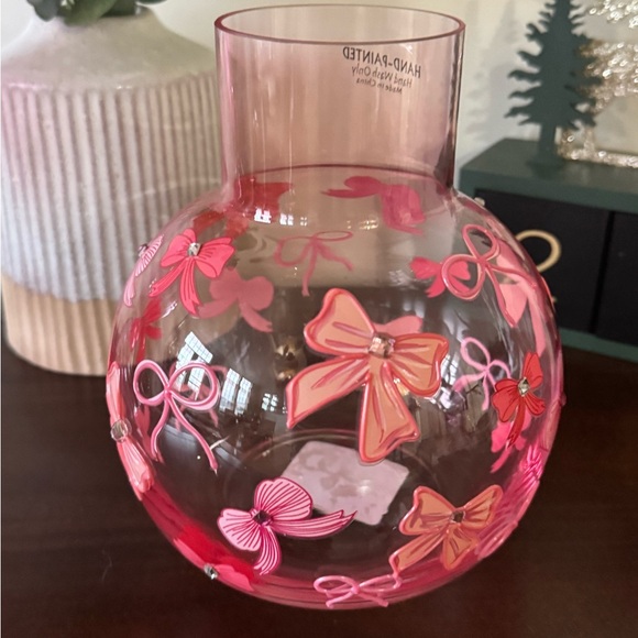 New Pink Cupcakes and Cashmere Valentines Glass Vase with Hand Painted Bows - Picture 4 of 4